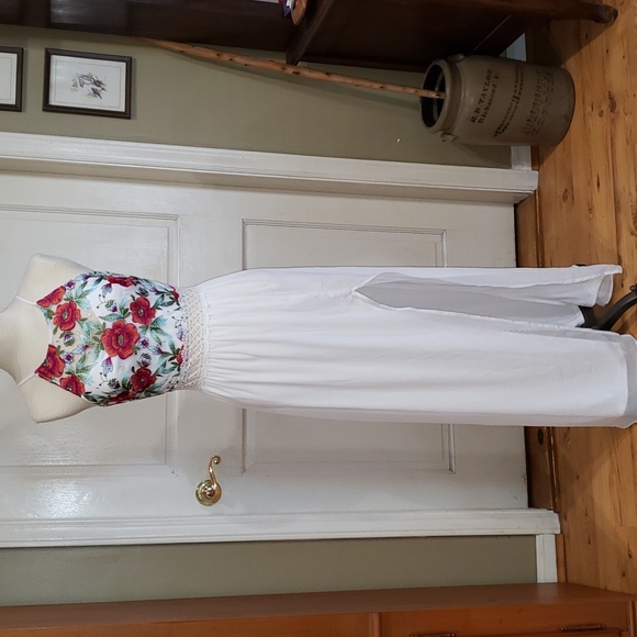 BCX White Prom Dress with Embroidered Floral Overlay on Bodice, Size 5 - Picture 1 of 5